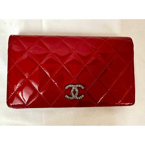 CHANEL LEATHER WALLET WITH PINK INTERIOR - Picture 1 of 4